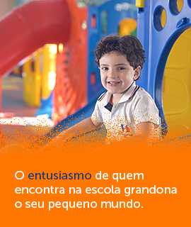 o entusiasmo de quem encontra na escola grandona o seu pequeno mundo